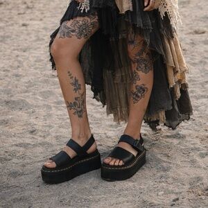 Dr. Martens VOSS WOMEN'S LEATHER STRAP PLATFORM SANDALS size 8 fits like a 9